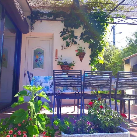 Komfortables Haus Fuer Familien, Freunde Und Motorradfahrer