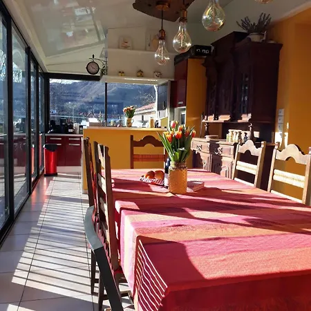 Komfortables Haus Fuer Familien, Freunde Und Motorradfahrer *